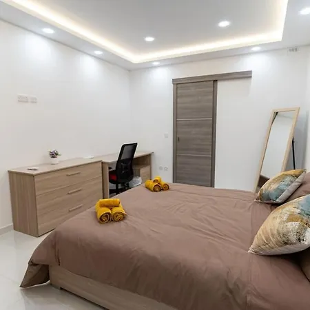 Luxury 3Br In Marsascala With Balcony & Private Yard Apartment Marsaskala Exterior photo