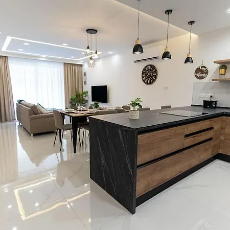 Luxury 3Br In Marsascala With Balcony & Private Yard Apartment Marsaskala Exterior photo