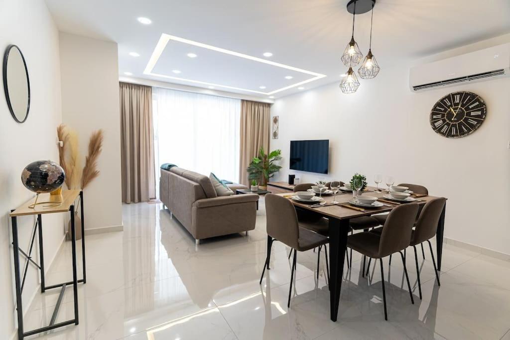 Appartement Luxury 3br In Marsascala With Balcony & Private Yard *