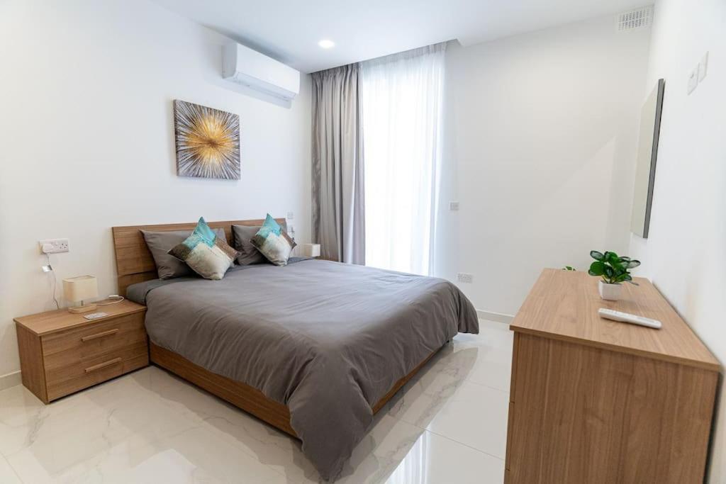 Appartement Luxury 3br In Marsascala With Balcony & Private Yard
